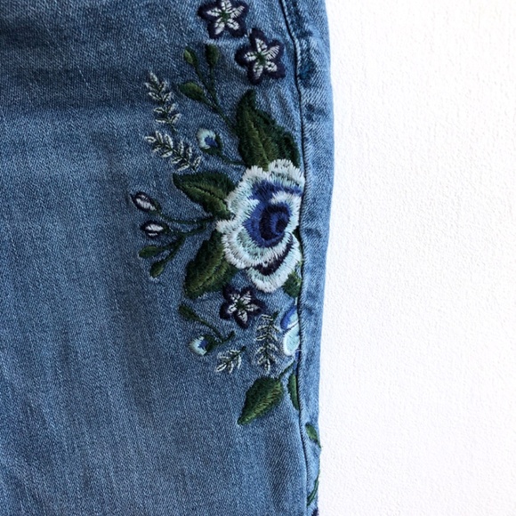 J. Jill Authentic Fit Cropped Embroidered Jeans 2P - Picture 8 of 11